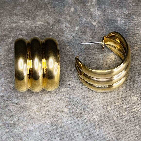 Vintage Chunky Wide Ridged Statement Huggie Hoop Earrings, Gold Tone (EUC) - Picture 4 of 5